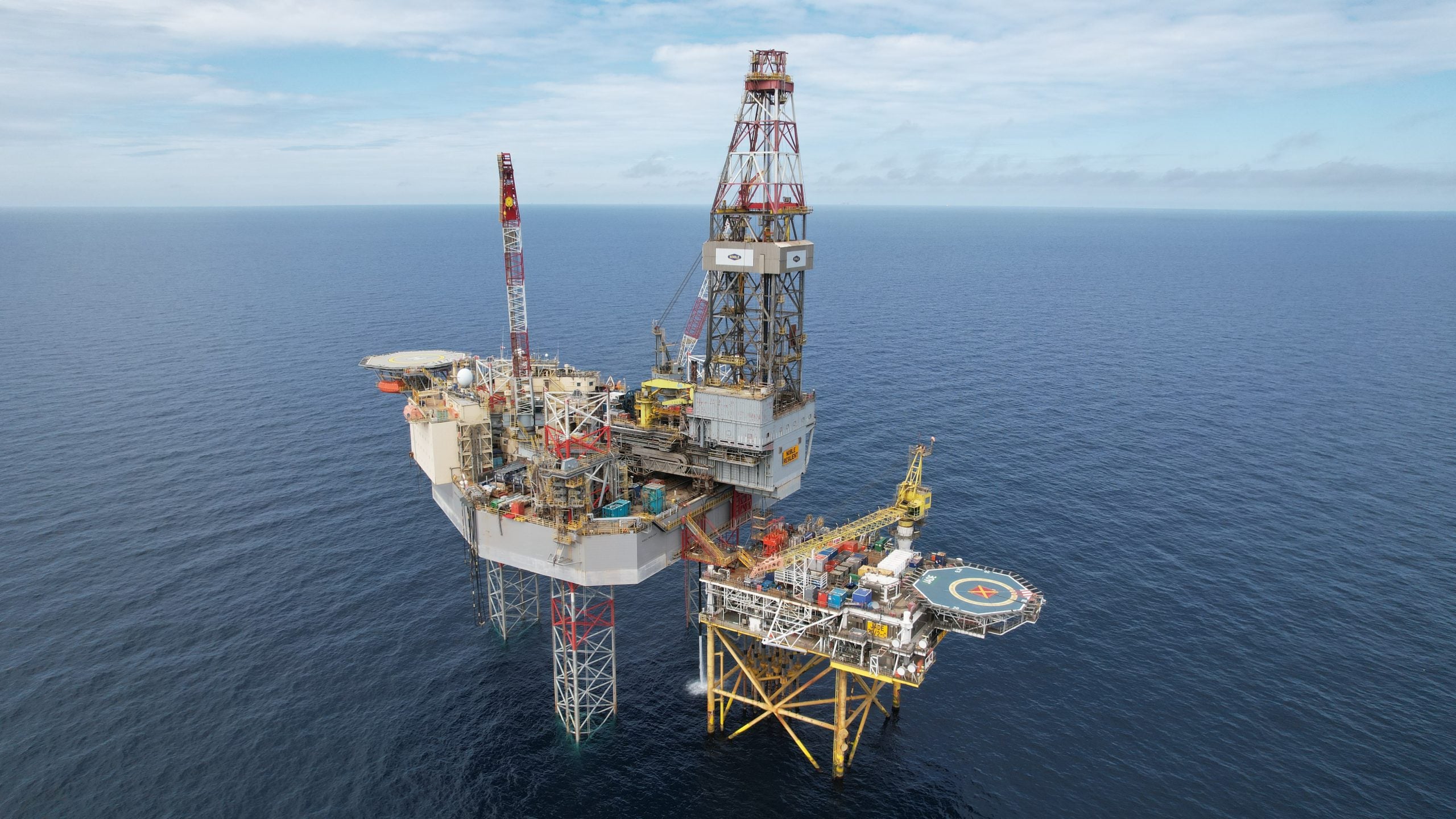 منصات بحرية ذاتية الرفع تابعة لشركة نوبل