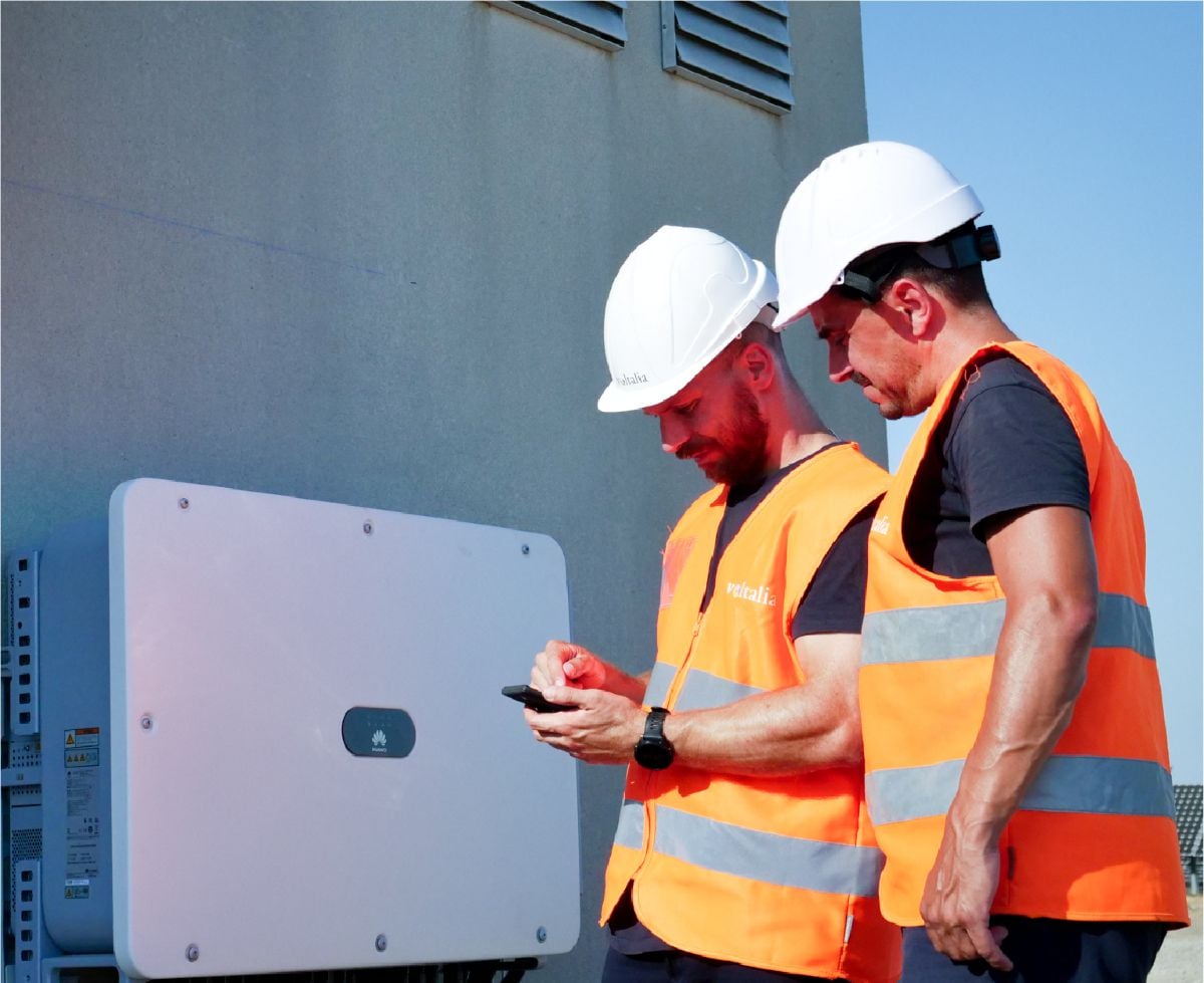 محول من تصنيع أكبر 10 شركات مصنعة لمحولات الطاقة الشمسية