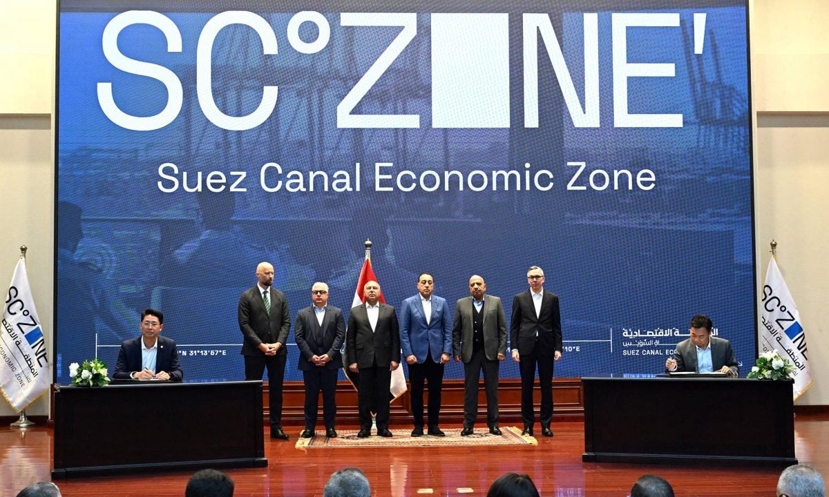 جانب من توقيع عقود المشروع