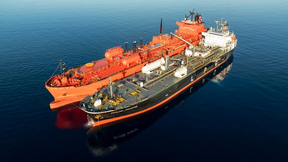 نقل الأمونيا من سفينة إلى أخرى