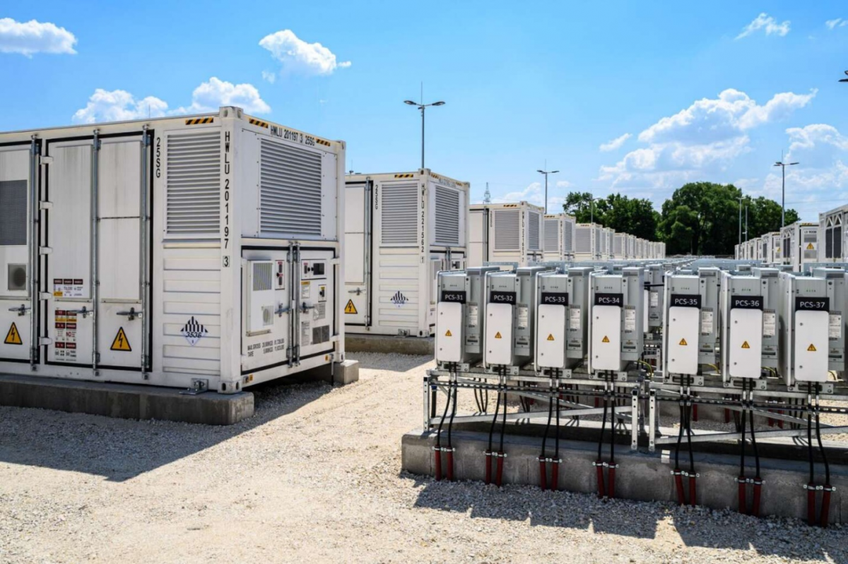 محطة لتخزين الكهرباء بالبطاريات في هنغاريا 