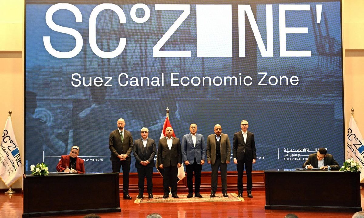 جانب من توقيع عقود المشروع