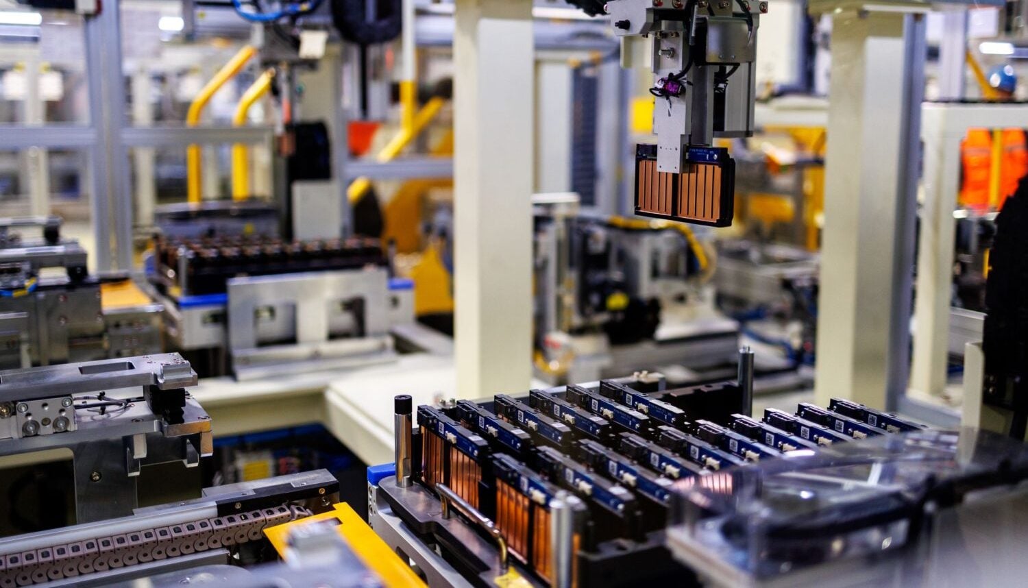 مصنع بطاريات ليثيوم أيون 