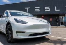 Photo of أبواب سيارات تيسلا لا تفتح عند الحوادث.. دعاوى قضائية