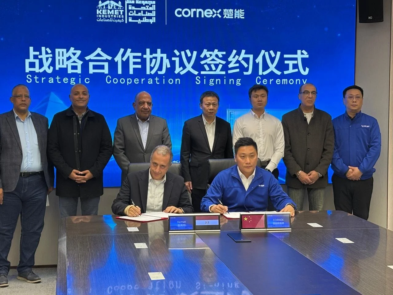من مراسم توقيع صفقة إنشاء مصنع لبطاريات تخزين الكهرباء في مصر 