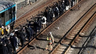 Photo of انقطاع الكهرباء عن السكك الحديدية في اليابان يعطّل 673 ألف راكب (فيديو وصور)