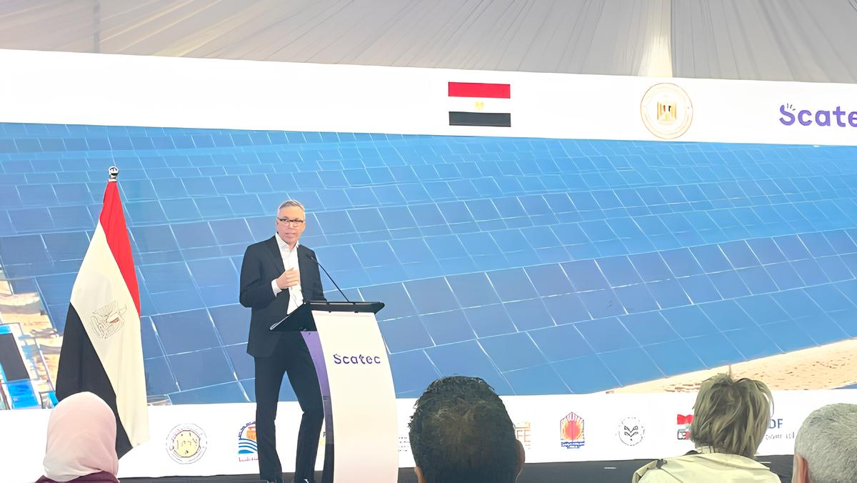 من مراسم افتتاح محطة أوبيليسك للطاقة الشمسية في مصر