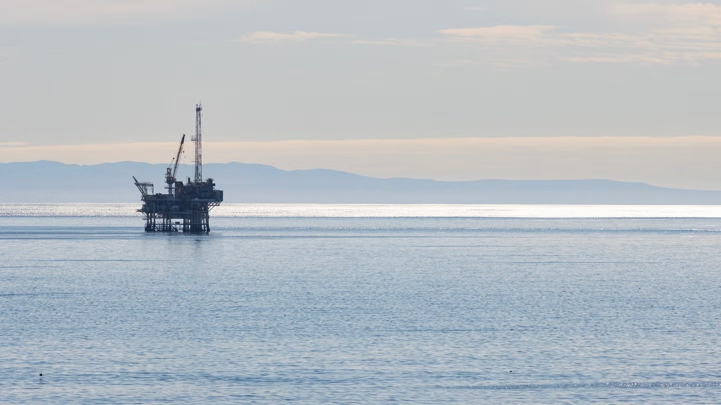 منصة حفر بحرية في الكويت