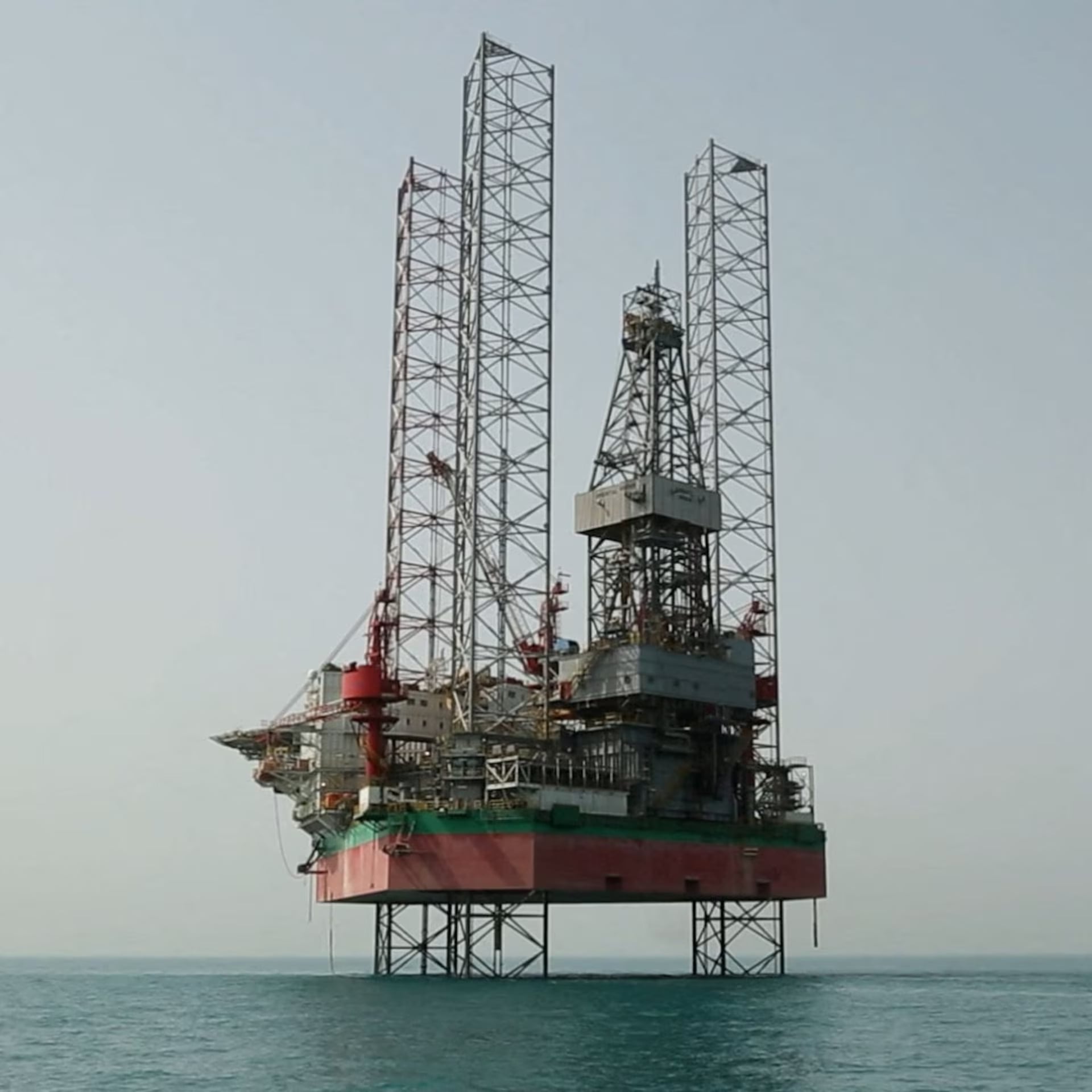 منصة حفر بحرية في الكويت