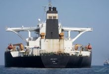 Photo of طرح ناقلة نفط عملاقة ترفع علم إيران للبيع في مزاد علني.. ما القصة؟