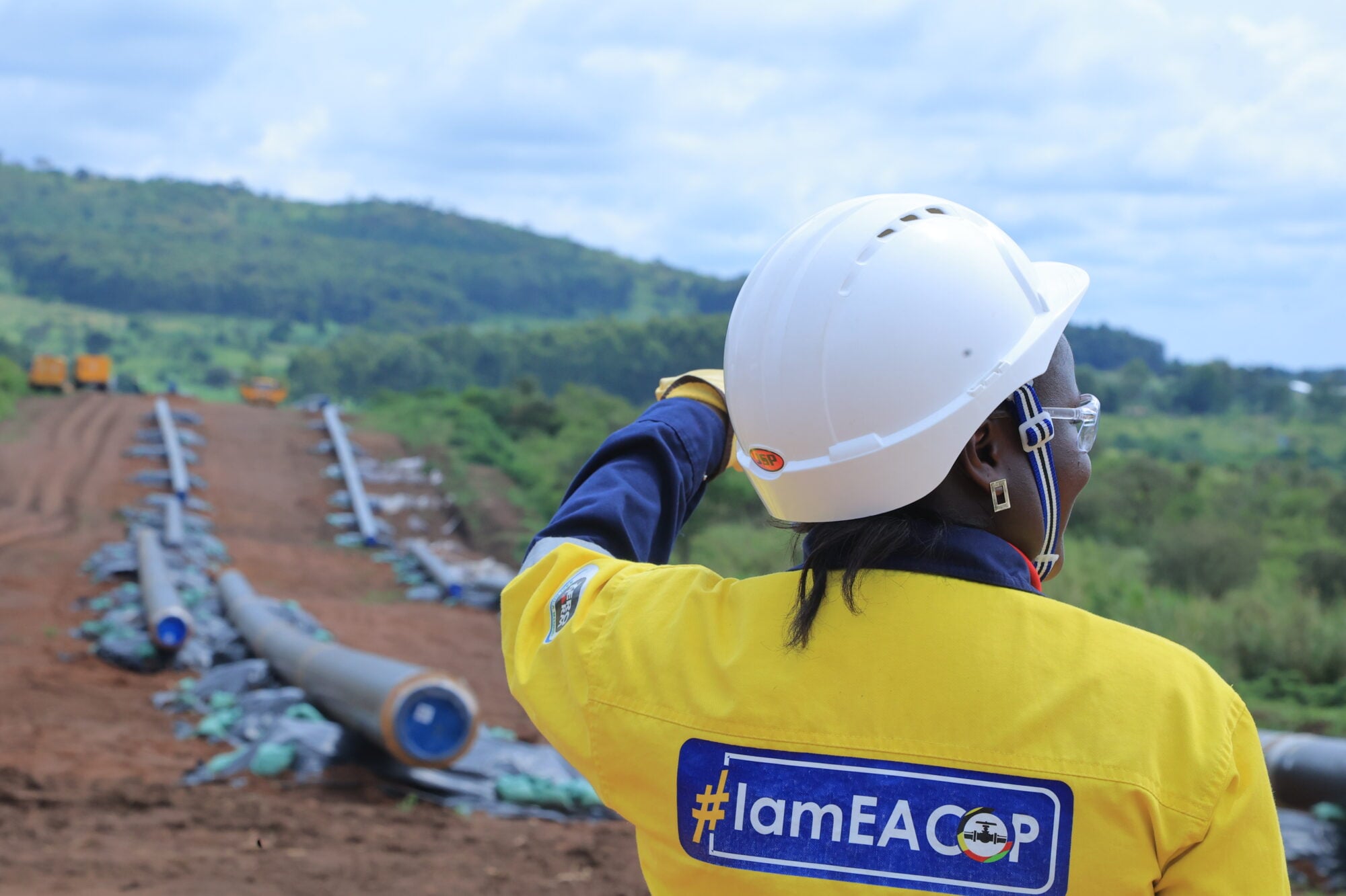 خط أنابيب شرق أفريقيا يبدأ العمل في أكتوبر