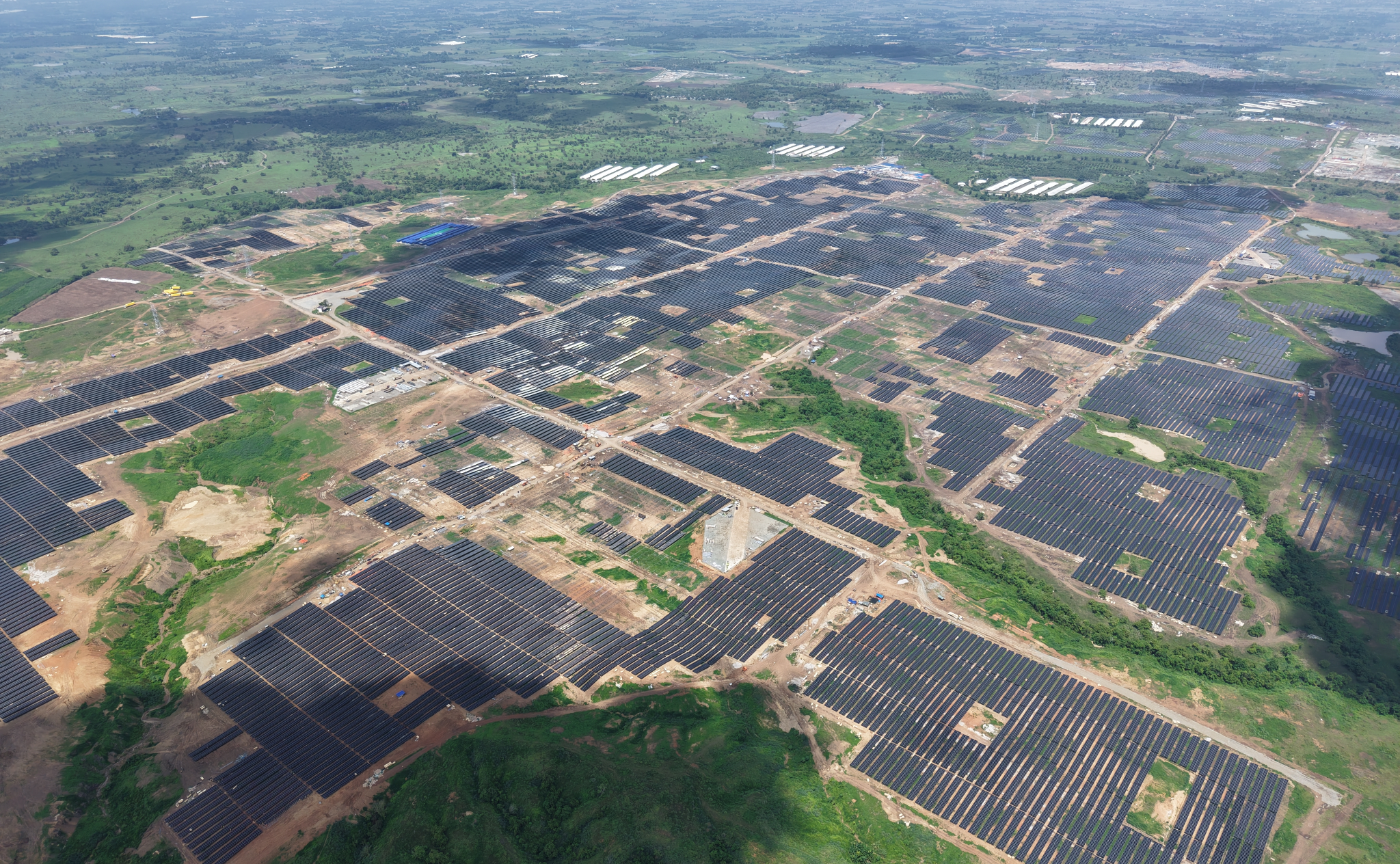 مشروع الطاقة الشمسية وبطارية تخزين الكهرباء تيرا سولار