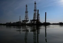 Photo of النفط الفنزويلي المُعاقب يستعد للتدفق إلى أميركا.. صفقات مع البيت الأبيض