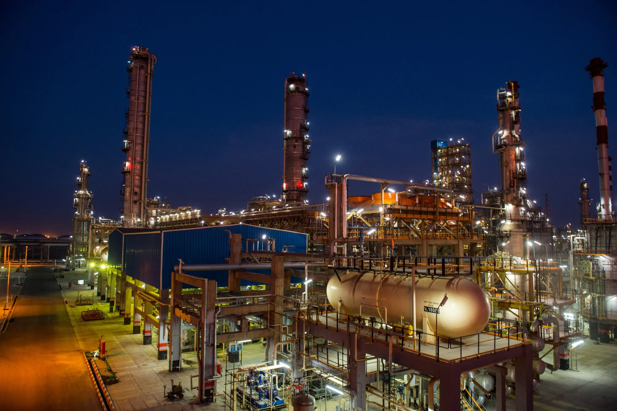 إحدى محطات معالجة الغاز الإيراني بمدينة بدر عباس