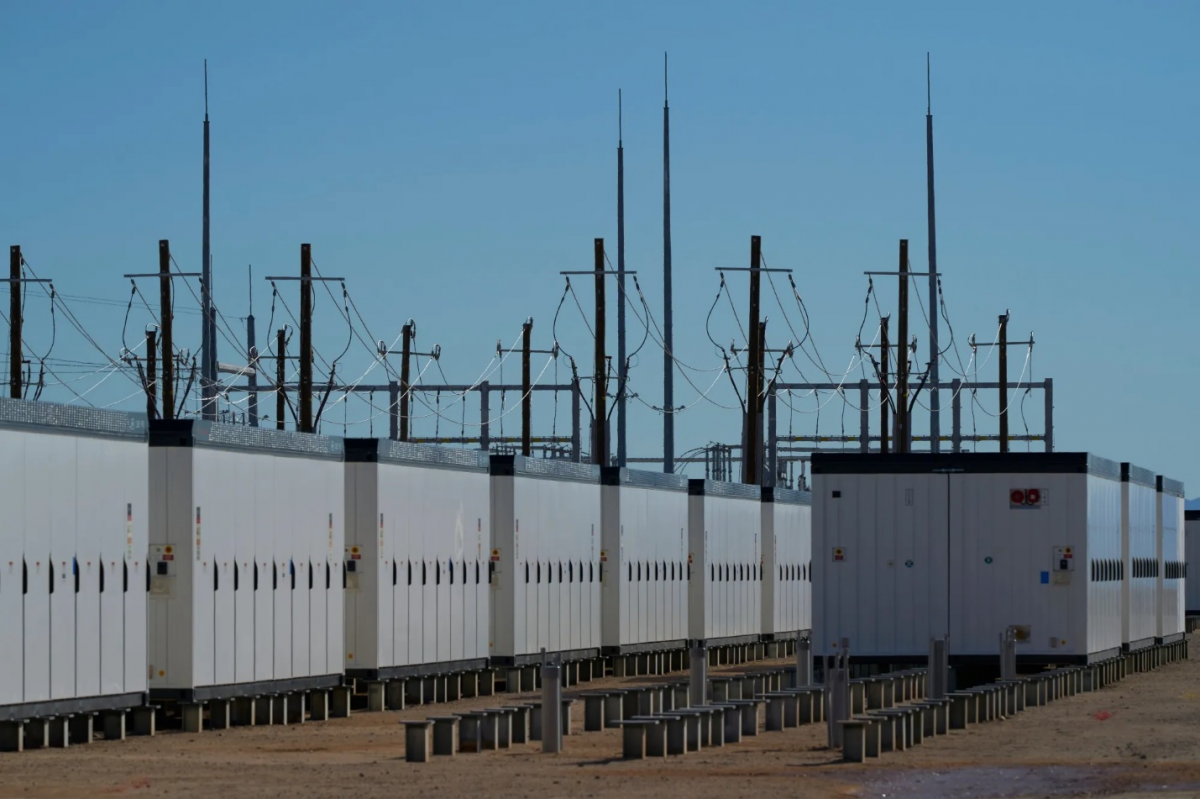 تخزين الكهرباء ببطاريات الليثيوم أيون في مدينة بليث بولاية كاليفورنيا 