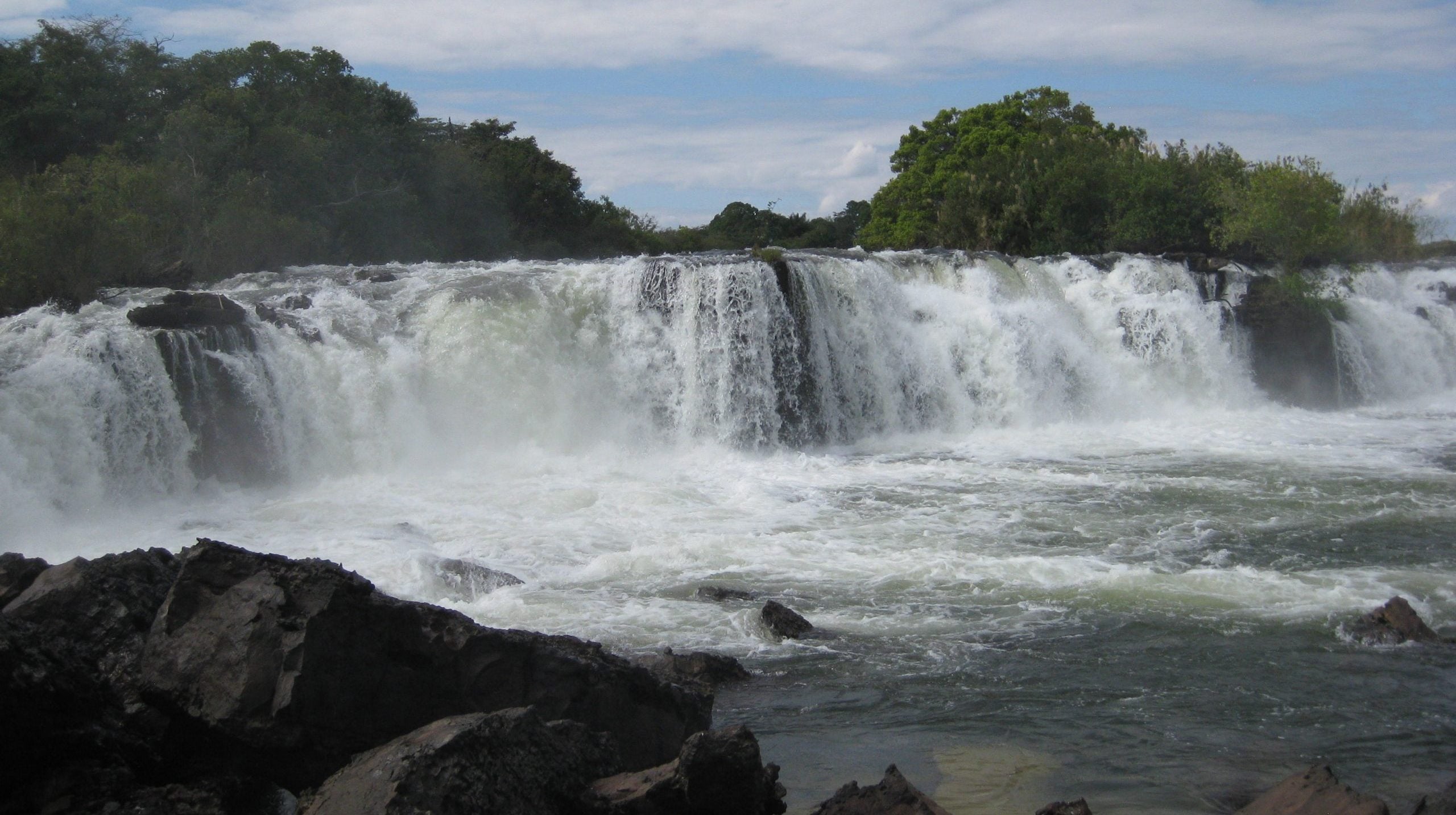 شلالات نغوني في زامبيا