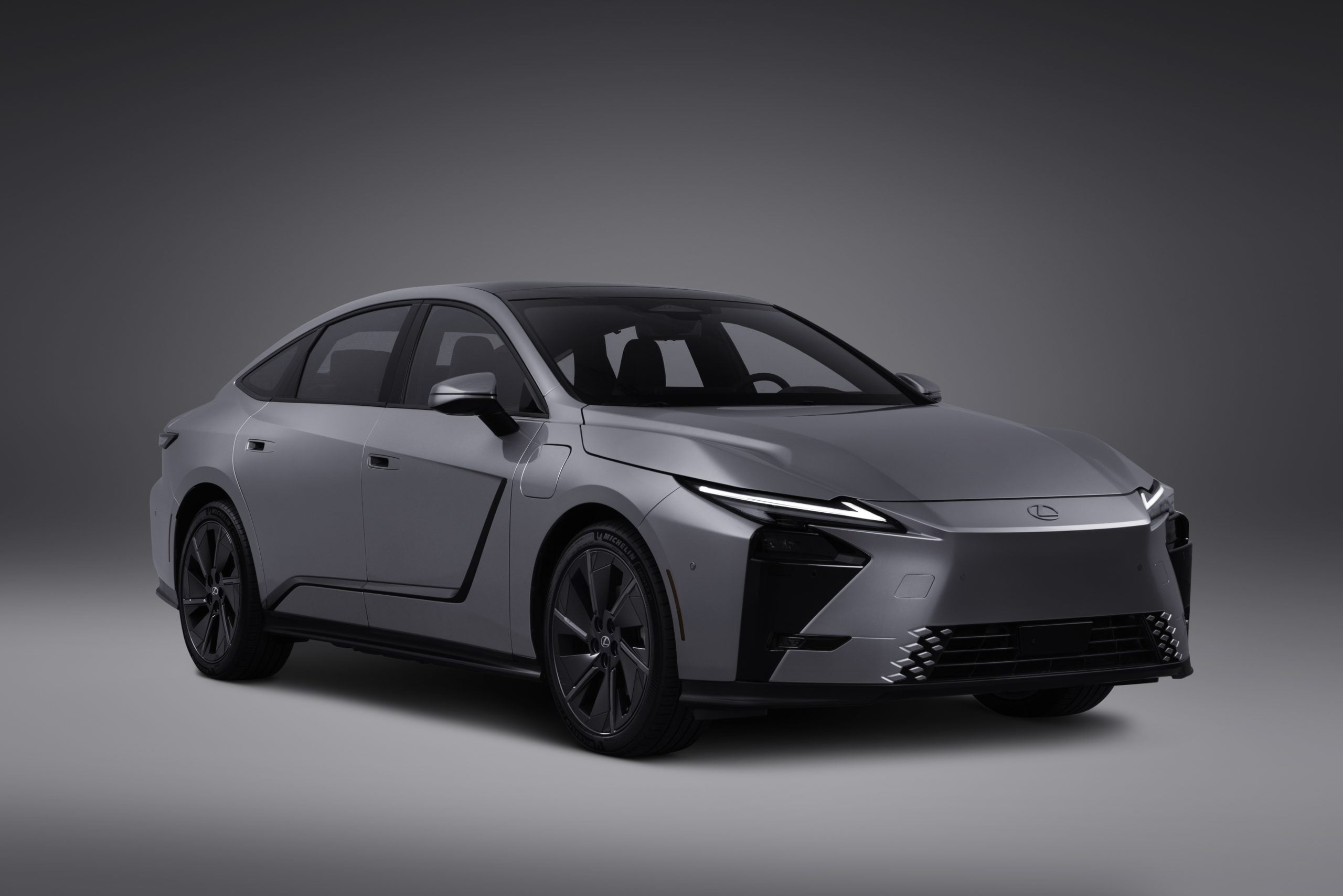 سيارة لكزس إي إس الكهربائية