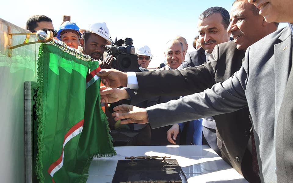 وضع حجر أساس محطة طاقة شمسية في الجزائر 