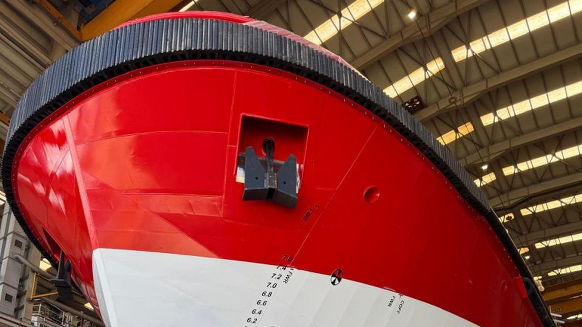 قاطرة بحرية تعمل بوقود الميثانول