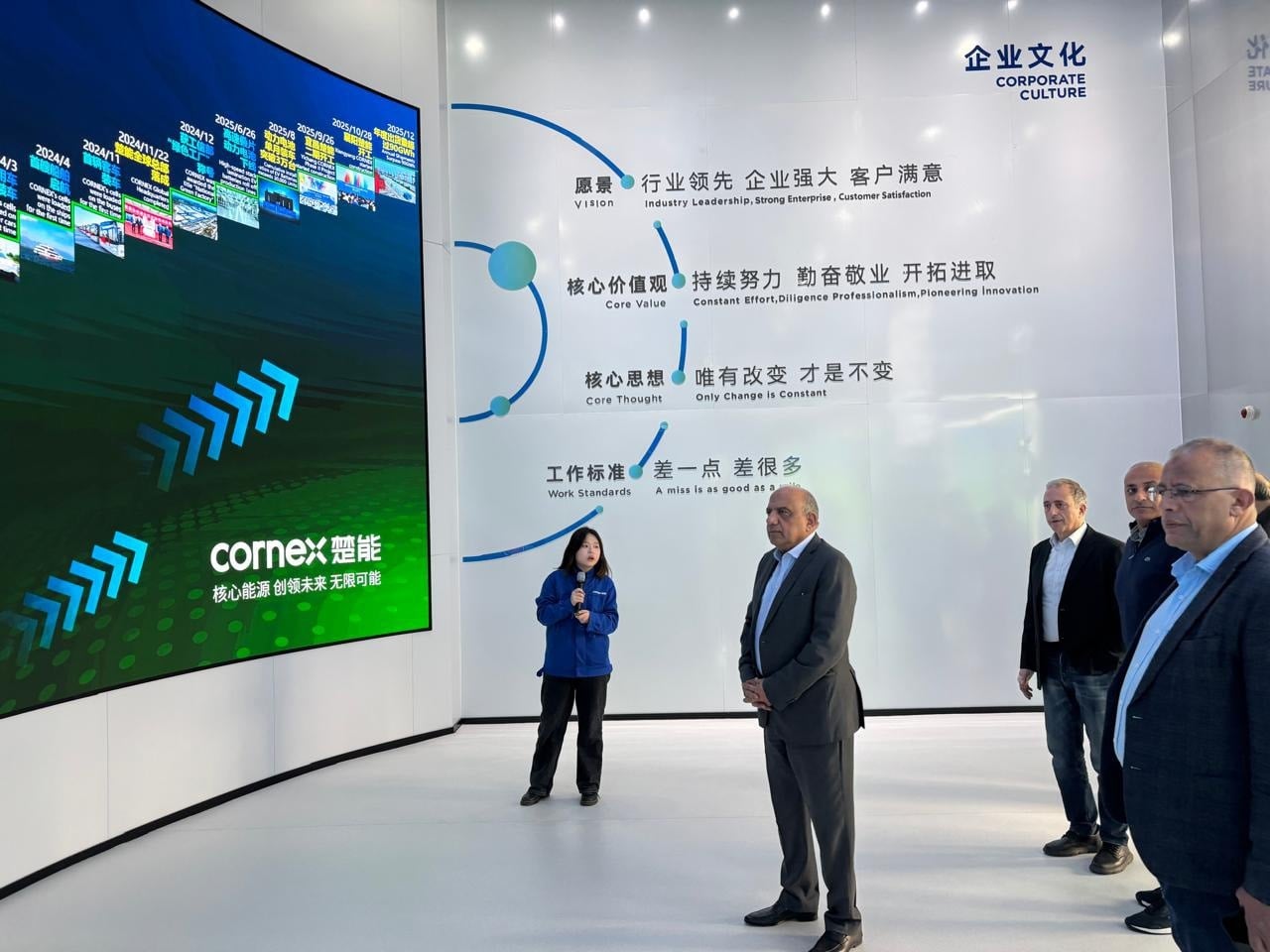 جانب من جولة وزير الكهرباء المصري على مصانع البطاريات في الصين- الصورة من الوزارة