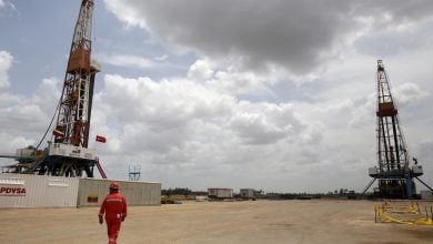 Photo of إكسون موبيل مهددة بالحرمان من الاستثمار في نفط فنزويلا بفرمان ترمب
