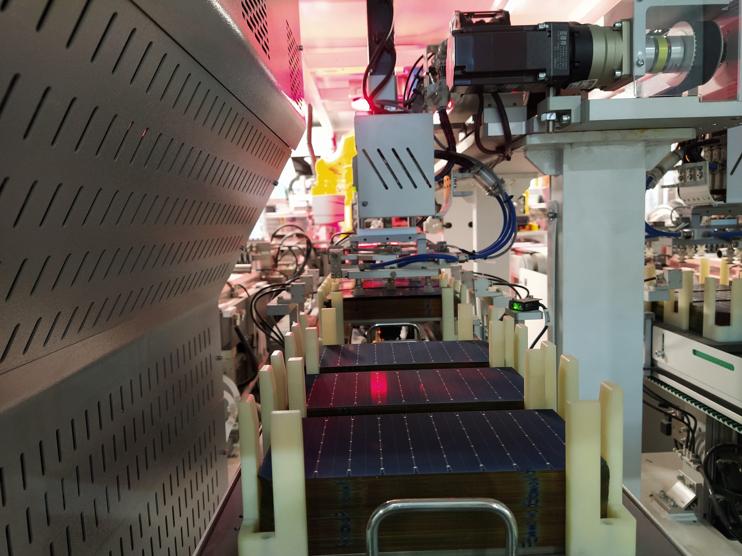 معدات تصنيع الوحدات الشمسية في الهند