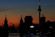 Photo of حريق بخطوط كهرباء يقطع التيار عن 50 ألف منزل في ألمانيا