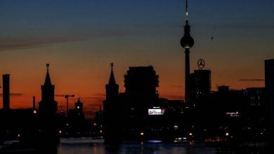 Photo of حريق بخطوط كهرباء يقطع التيار عن 50 ألف منزل في ألمانيا