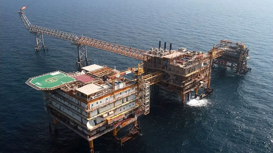 منصة للتنقيب عن النفط والغاز في إيران