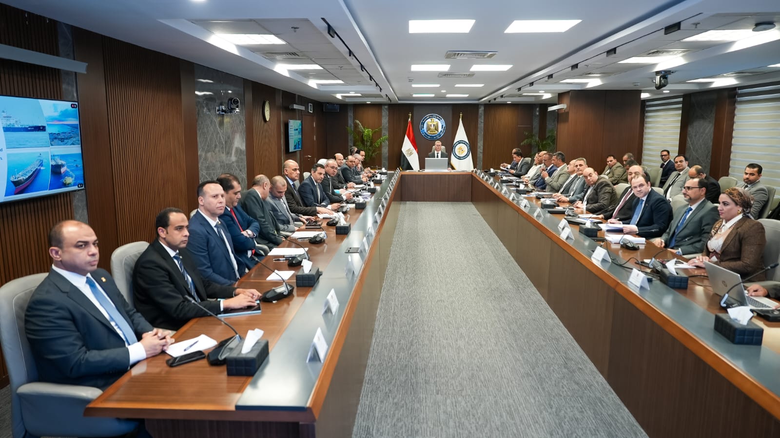 جانب من اجتماع الجمعيات العامة لشركتي ويبكو وبدر للبترول 