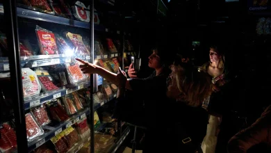 Photo of الرئيس الفرنسي: انقطاع الكهرباء في إسبانيا سببه الطاقة المتجددة