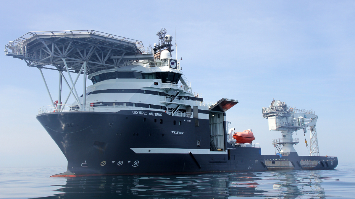 إحدى سفن الدعم البحري