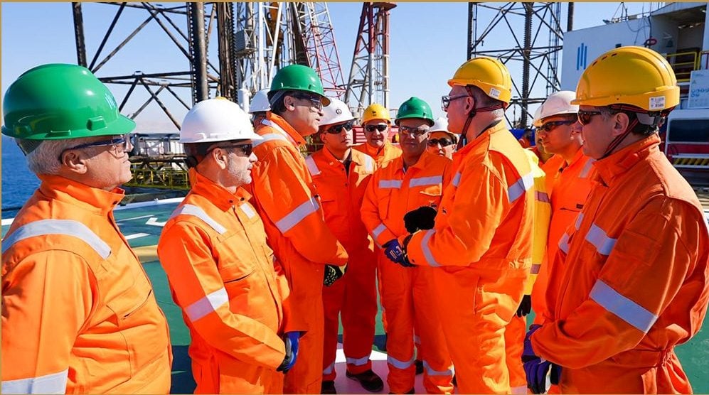 أثناء تفقد وزير البترول أعمال الحفر في حقل بلاعيم