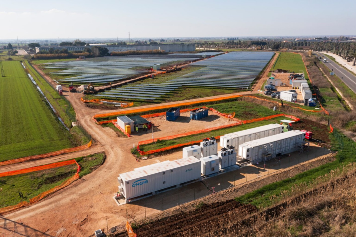 محطة لتخزين الكهرباء بالبطاريات في إيطاليا