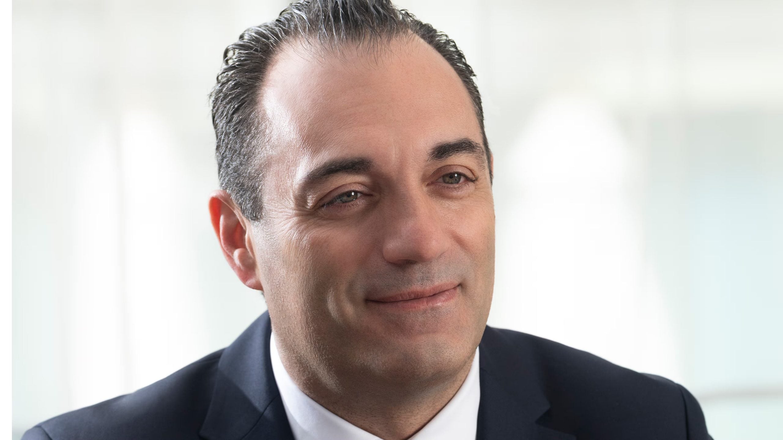 الرئيس التنفيذي لشركة ستيلانتس، أنطونيو فيلوسا 