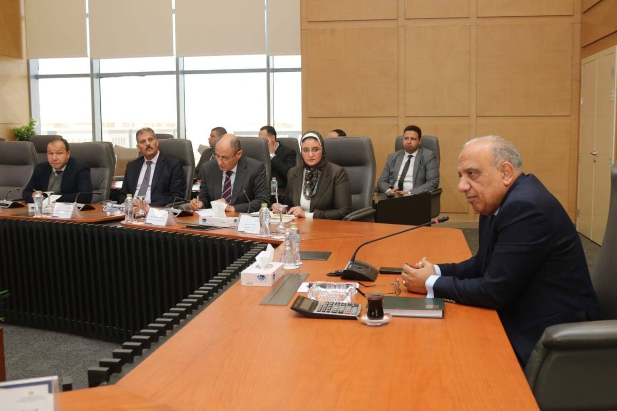جانب من اجتماع الوزير مع قيادات شركات إنتاج الكهرباء