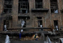 Photo of محطات الكهرباء في أوكرانيا تواجه هجومًا روسيًا.. 400 مسيرة و40 صاروخًا