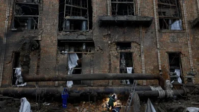 Photo of محطات الكهرباء في أوكرانيا تواجه هجومًا روسيًا.. 400 مسيرة و40 صاروخًا