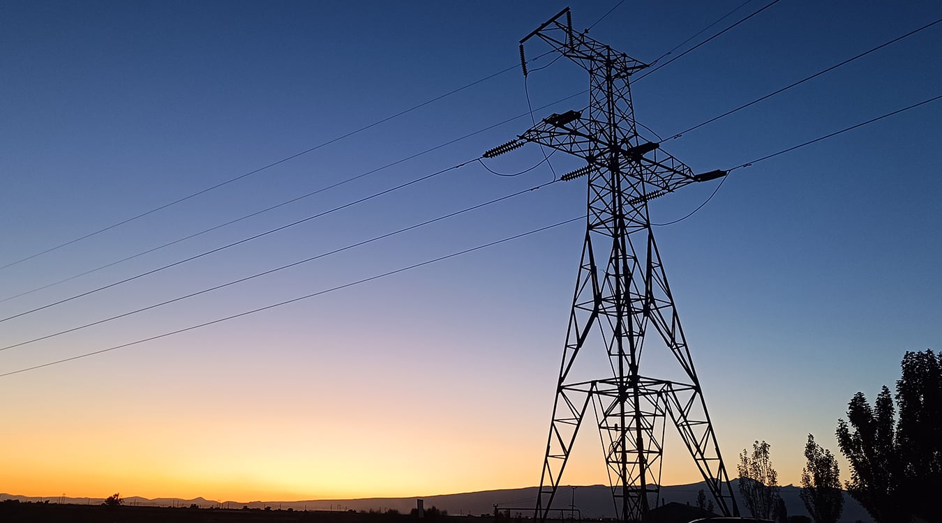 أحد أبراج نقل الكهرباء في أرمينيا