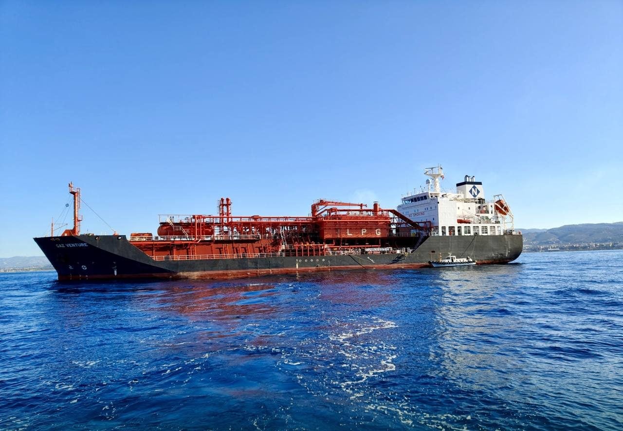 شحنة وقود أثناء وصولها المواني السورية - الصورة من الشركة السورية للبترول