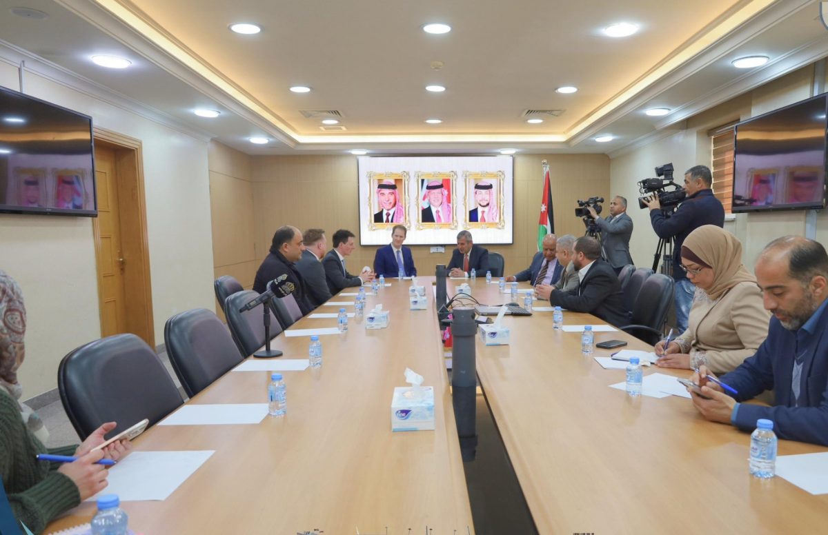 جانب من توقيع الاتفاقية