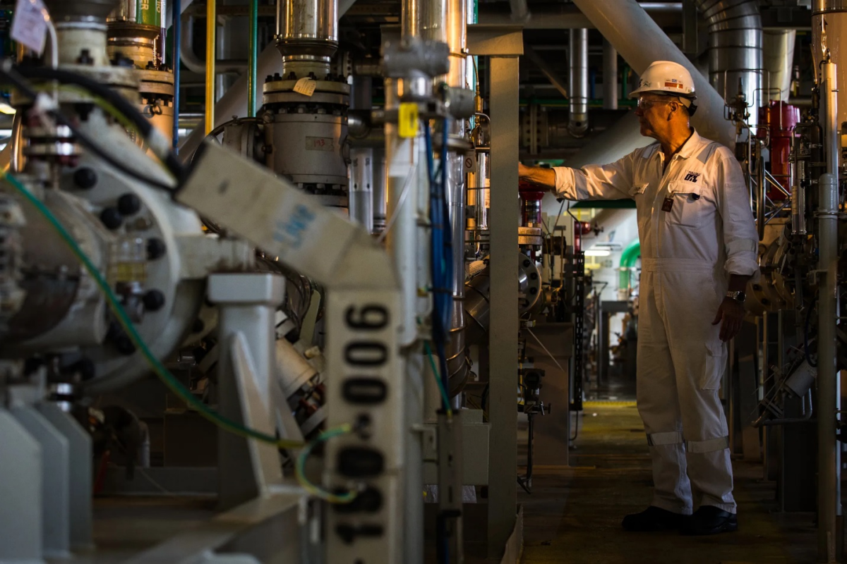 سفينة الإنتاج والتخزين والتفريغ العائمة التابعة لشركة تولو أويل قبالة سواحل غرب غانا