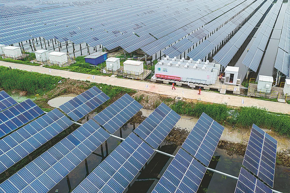 مشروعات طاقة شمسية كبيرة في الصين مدمجة مع بطاريات تخزين