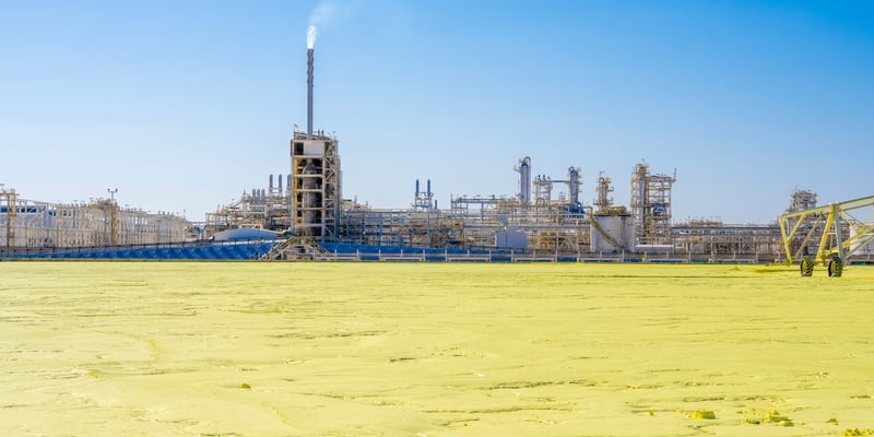 إحدى منشآت معالجة الغاز وإنتاج الكبريت في سلطنة عمان