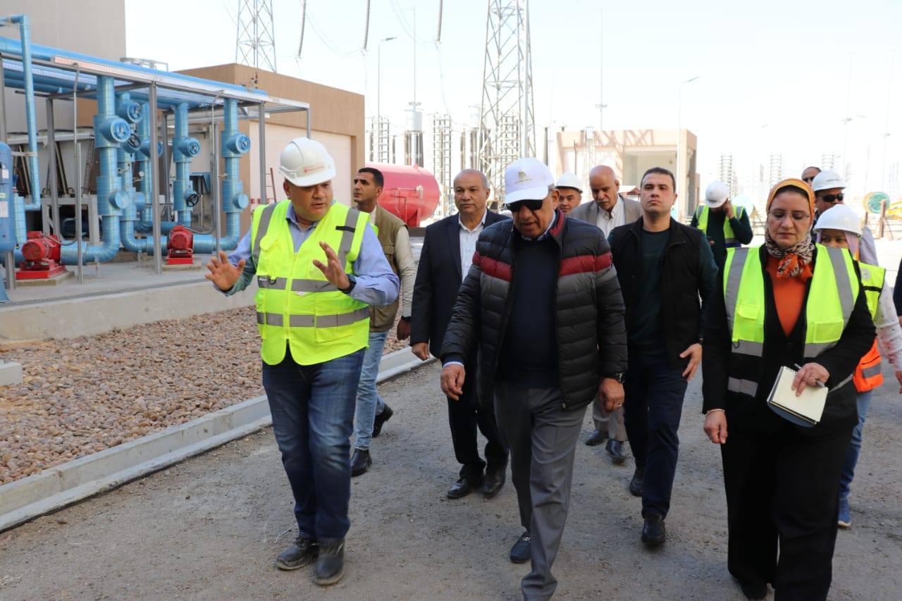 جانب من جولة الوزير في محطة الربط بمدينة بدر