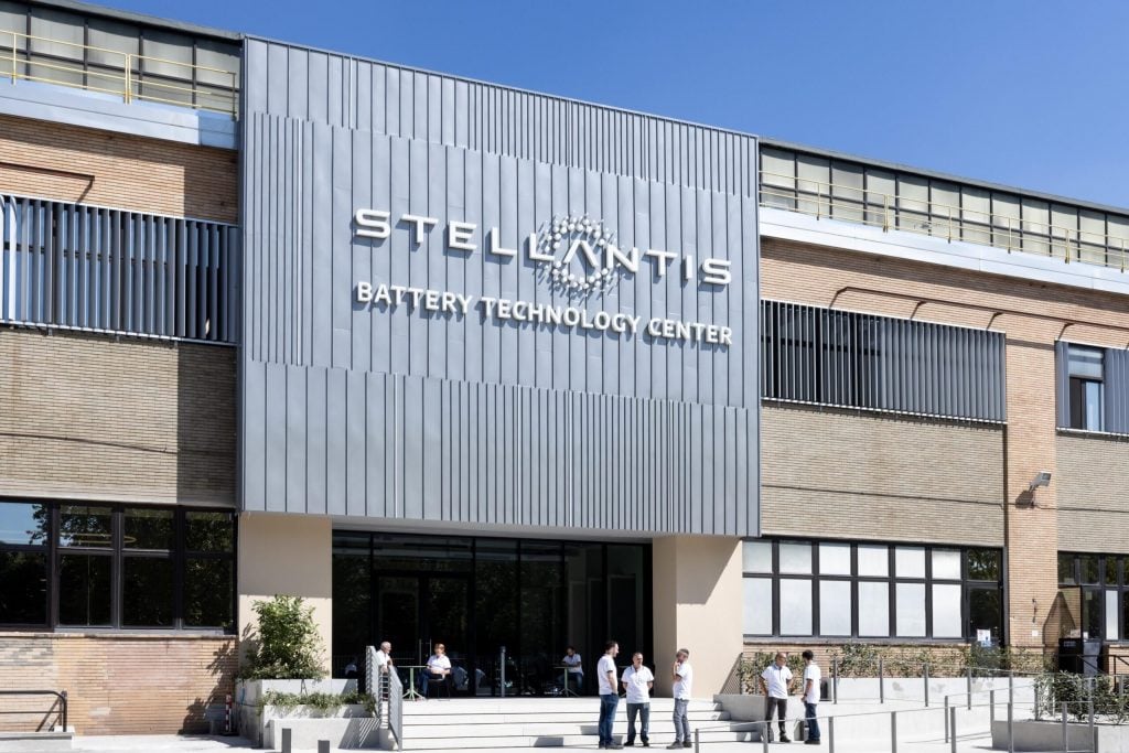 ستيلانتس تنهي 2025 بتسليمات قوية.. وحضور للجزائر والمغرب - الطاقة