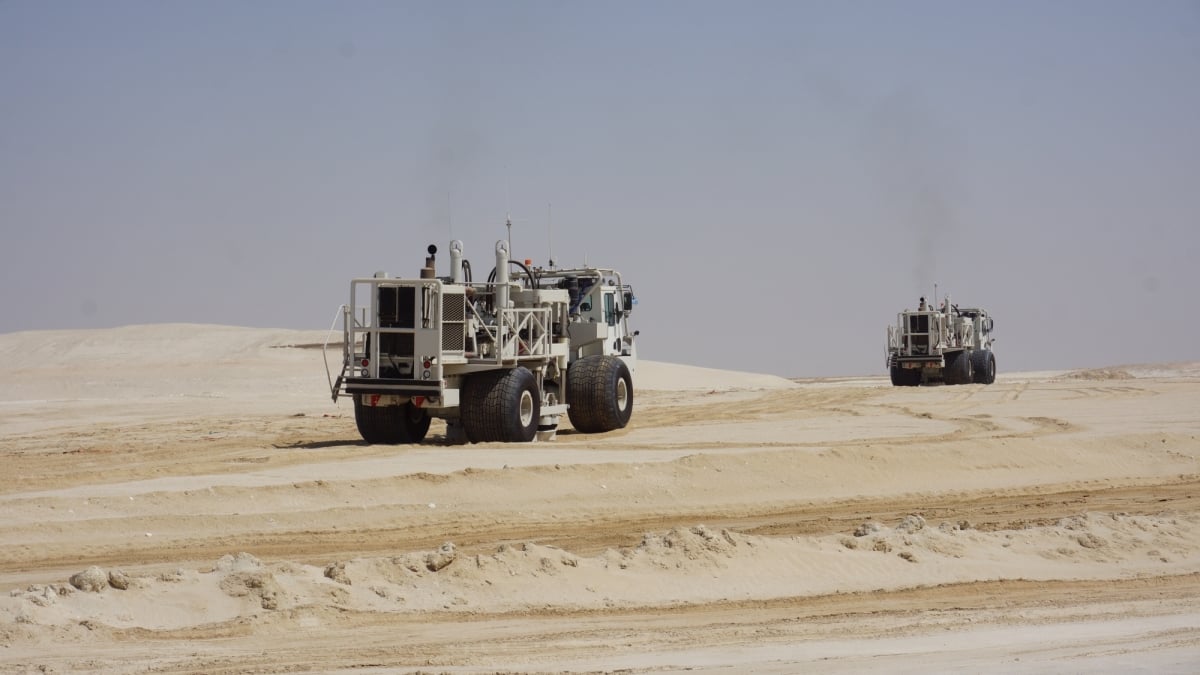 من أعمال المسح في لاستكشاف النفط في سلطنة عمان