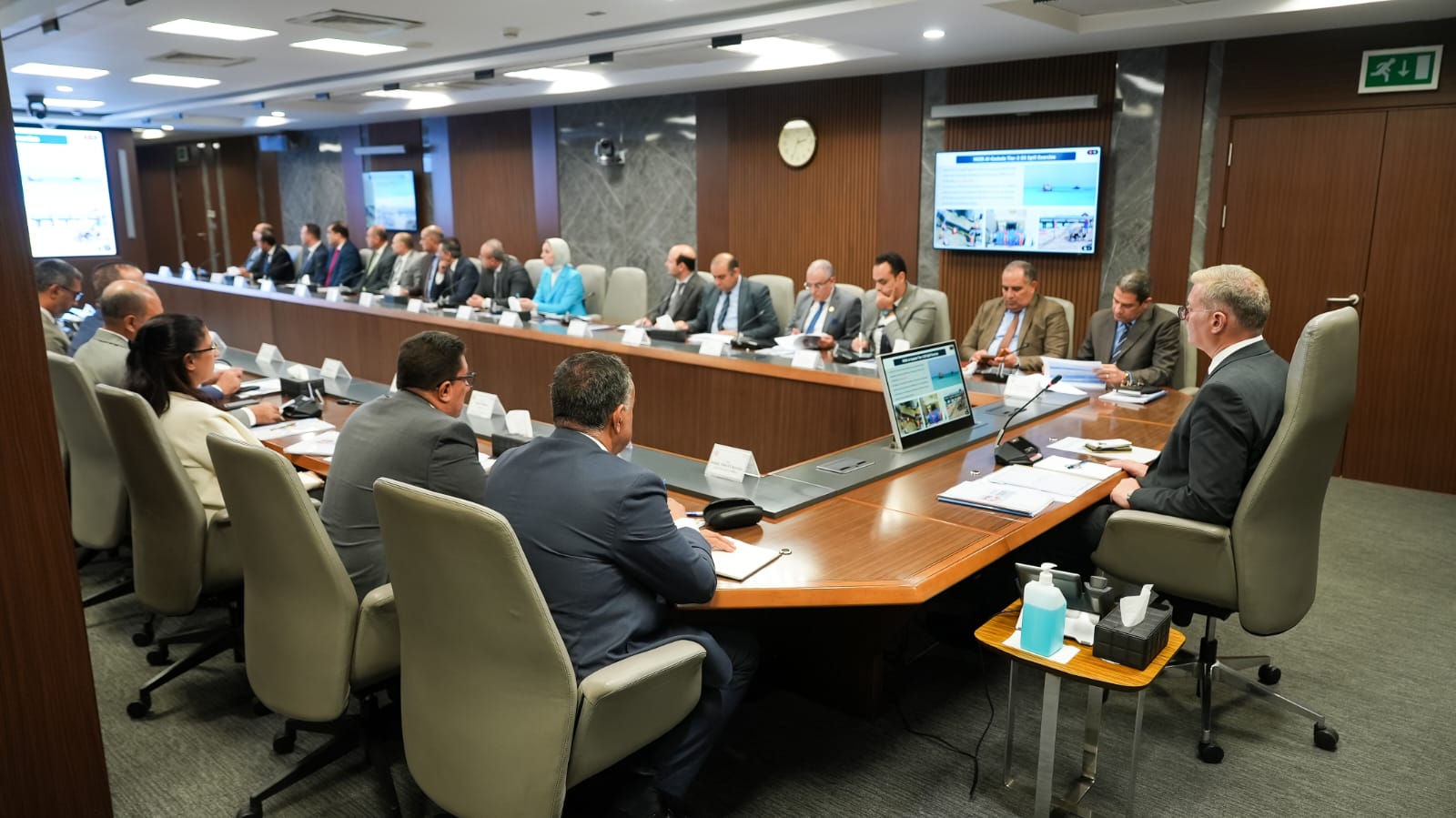 جانب من اجتماع الجمعيات العامة لشركتي ويبكو وبدر للبترول 