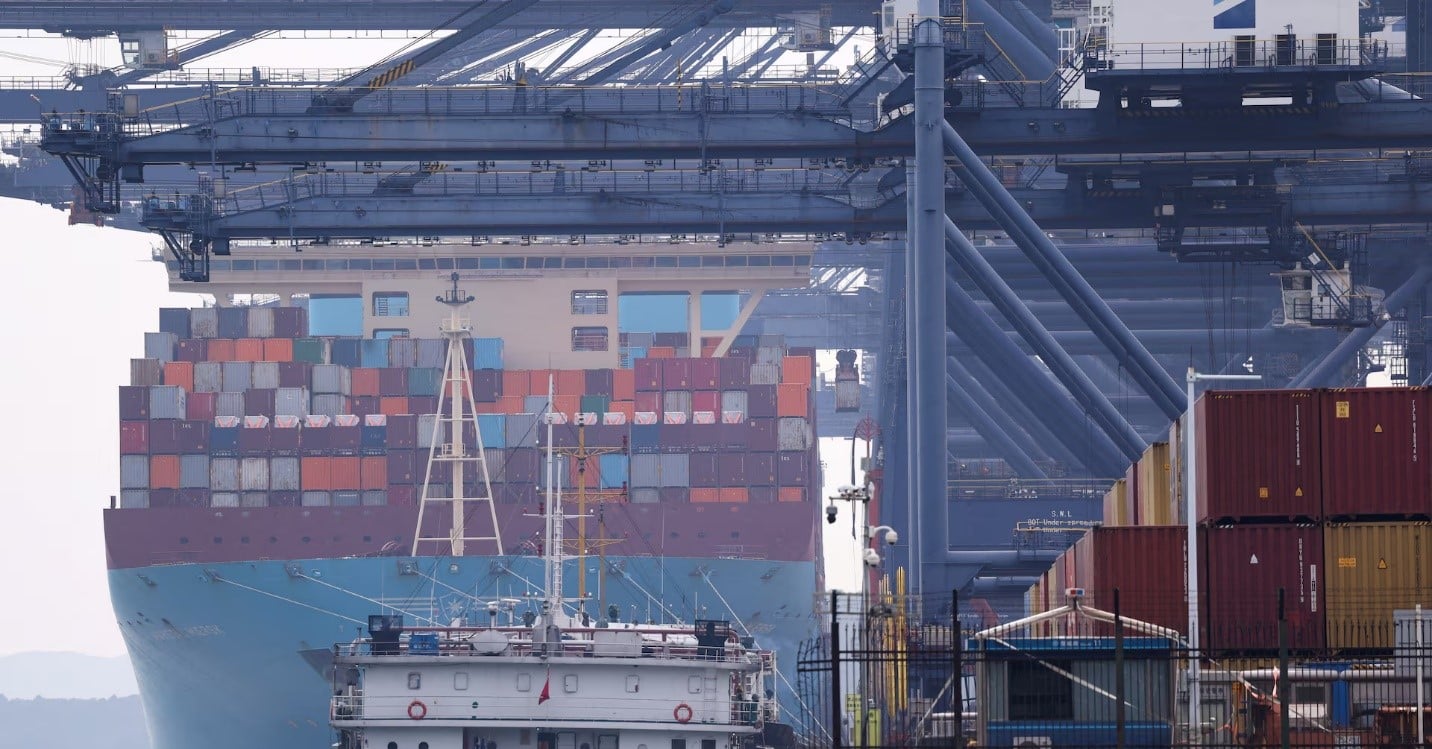 سفينة حاويات بميناء يانتيان في الصين 