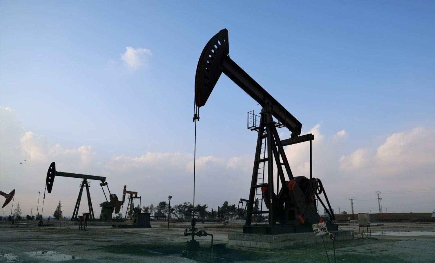 منصة بأحد حقول النفط والغاز في سوريا